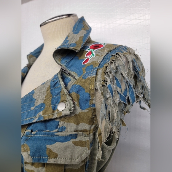 Camo Fringe Vest Wolf Pack Upcycled Military - Picture 5 of 11